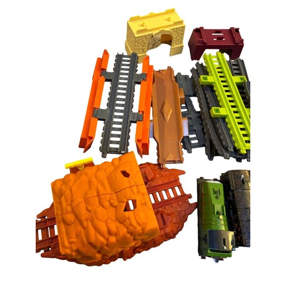 Thomas & Friends TrackMaster Train Set With Engines Tracks Accessories - Picture 11 of 11